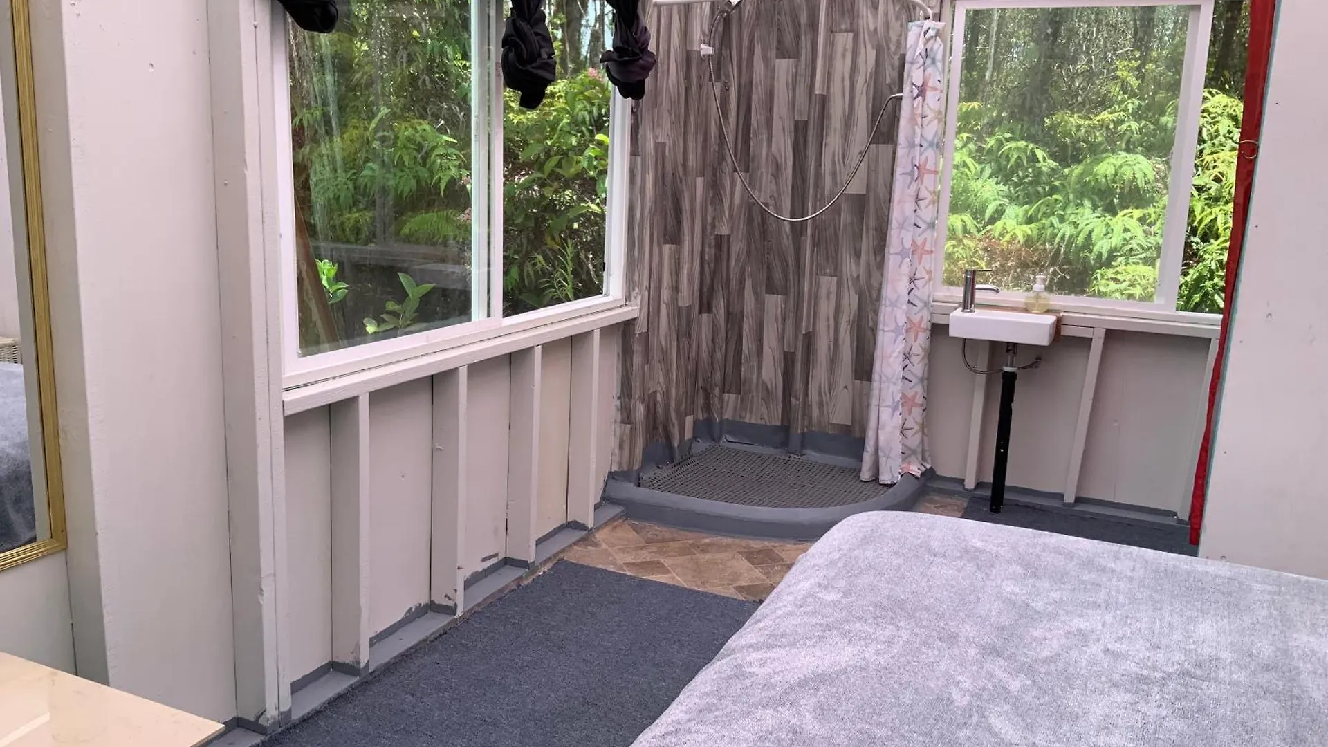 Simply Convenient Tropical Country Studio Mountain View